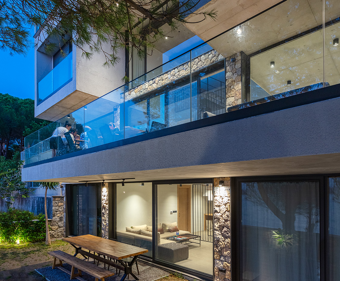 Sığacık'ta özel villa projesi, modern doğrama sistemleri